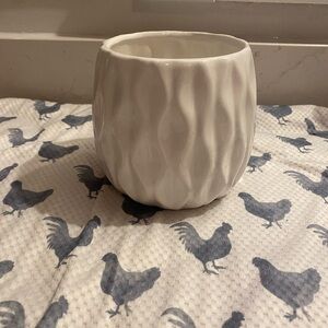 White Ceramic Vase/house plant pot